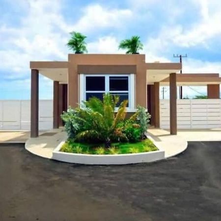 Villa Snooze At Oceanpointe Lucea Esterno foto