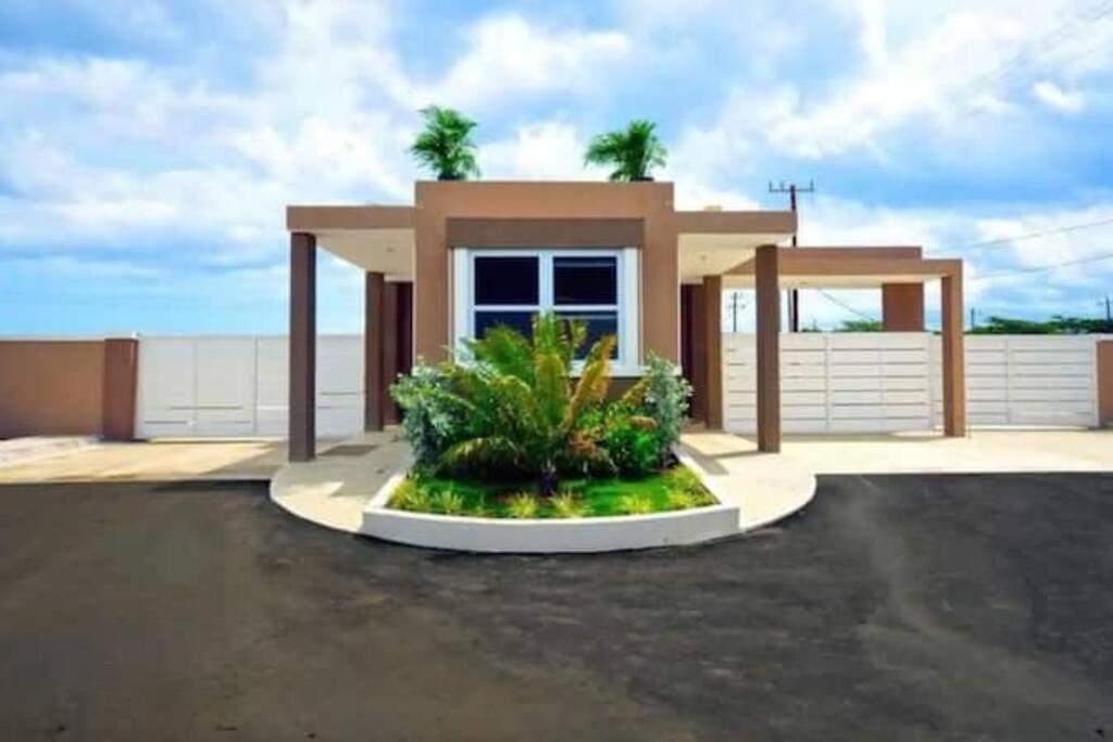 Villa Snooze At Oceanpointe Lucea Esterno foto